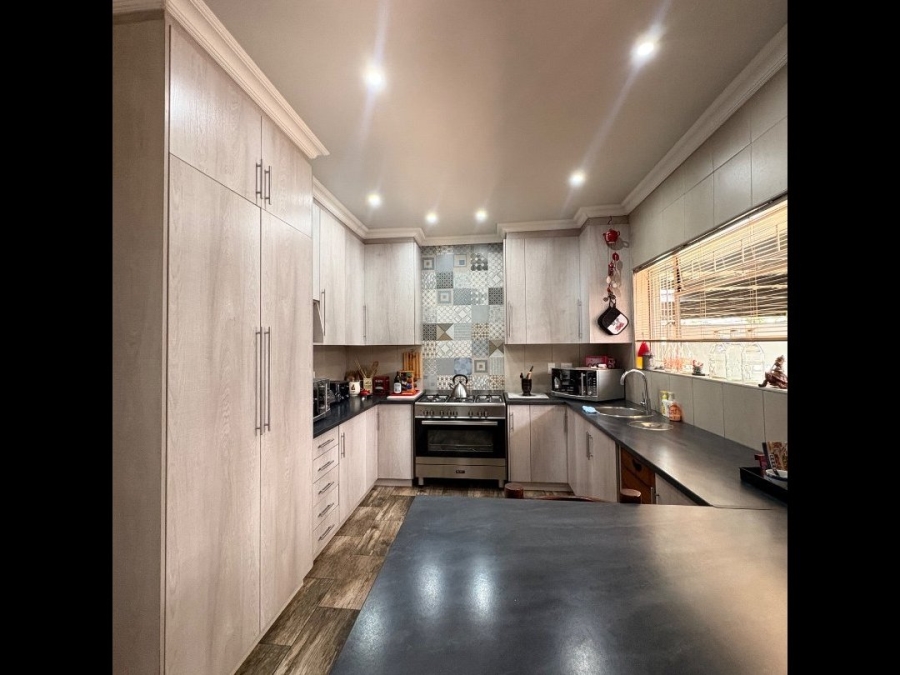 3 Bedroom Property for Sale in Flamwood North West